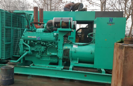 铁西发电机组如何判断水冷式机油散热器内部是否需要清洗？